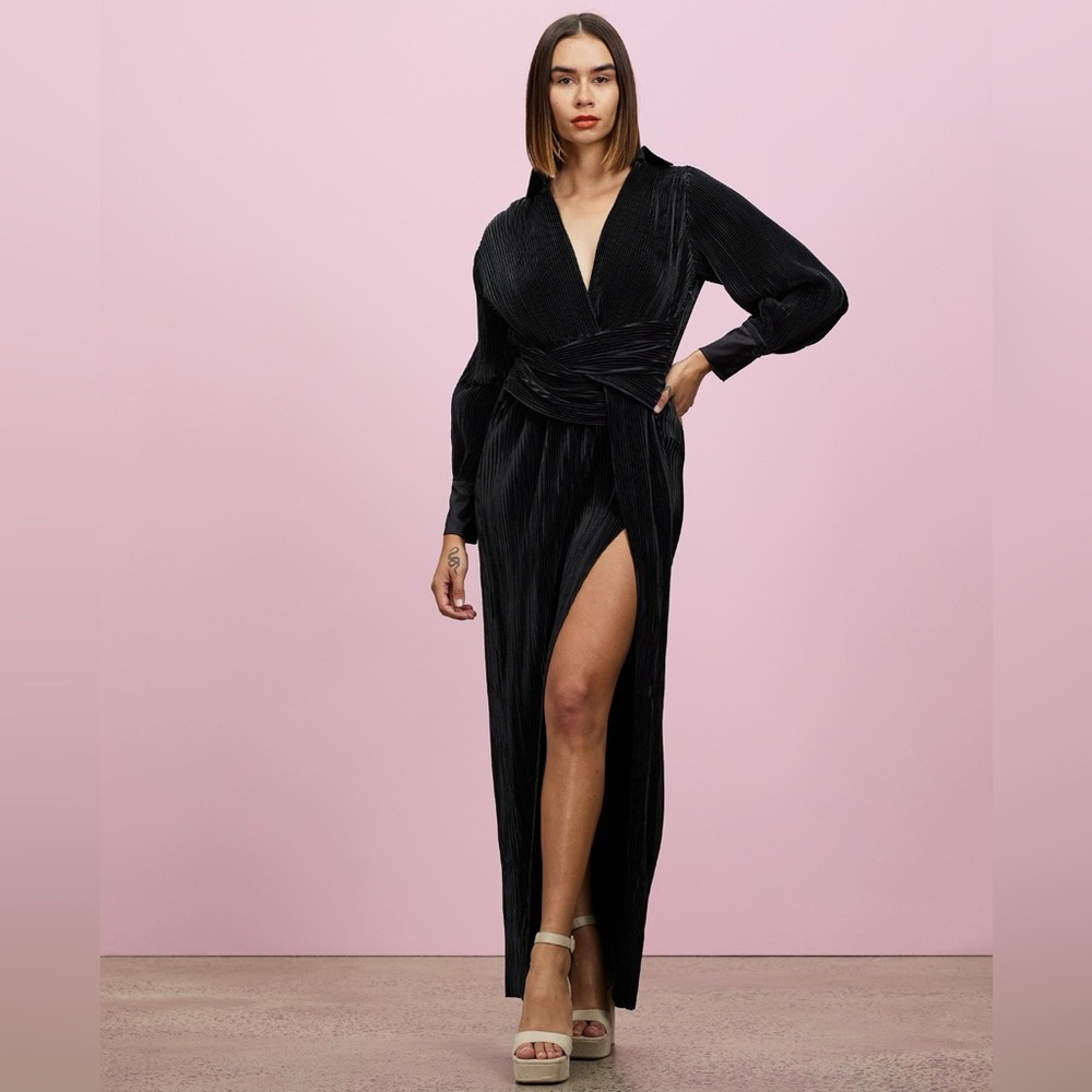 NWT Carli Bybel x MISSGUIDED Satin Plisse Dress